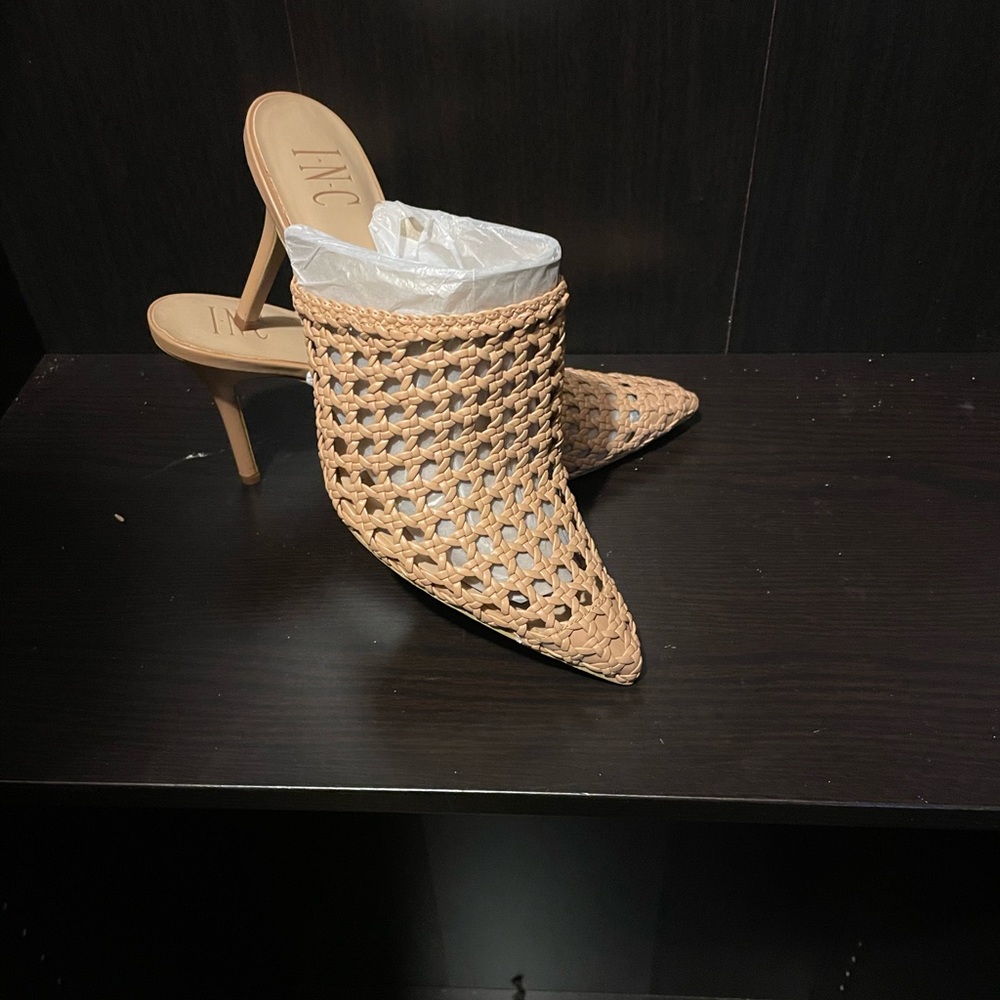 Stylish mesh mule heel
